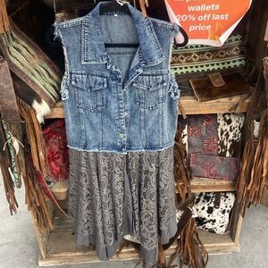 denim vest with lace